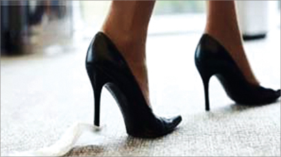 يسبب دوالي الساقين