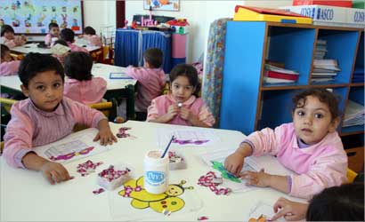 سفينة دار الأيتام تصل بالأطفال إلى شاطئ الأمان