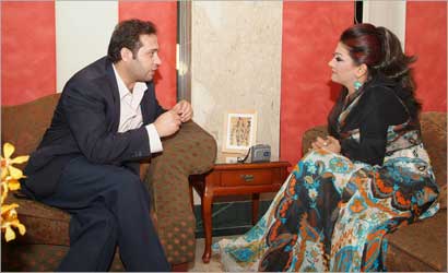 فاطمة مع الزميل منصف حمزة