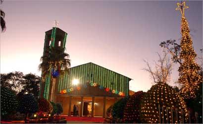 u0643u0646u064au0633u0629 u0627u0644u0627u062du0645u062fu064a u062au062au0644u0623u0644u0623 u0628u0627u0644u0623u0636u0648u0627u0621 (u062au0635u0648u064au0631 u0645u0648u0633u0649 u0639u064au0627u0634)