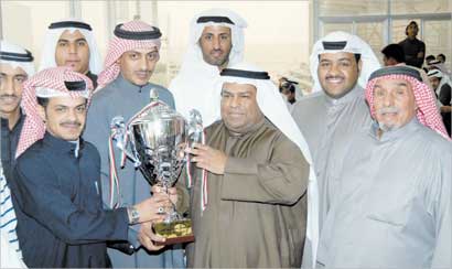 u0645u0627u0644u0643 u0627u0644u062cu0648u0627u062f u0627u0644u0641u0627u0626u0632 u064au062au0633u0644u0645 u0627u0644u0643u0623u0633 u0645u0646 u0627u0644u0639u062au0627u0644