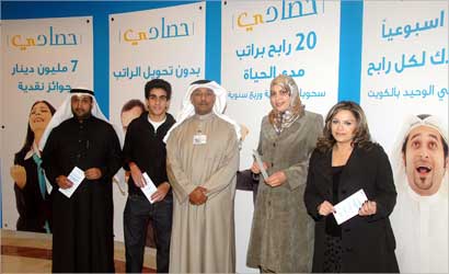 u0627u0644u0641u0627u0626u0632u0648u0646 u064au062au0633u0644u0645u0648u0646 u062cu0648u0627u0626u0632u0647u0645