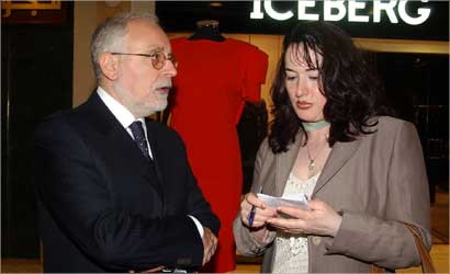 u0627u0644u0633u0641u064au0631 u0627u0644u0627u064au0637u0627u0644u064a u062cu0648u0631u062cu064au0648 u062fu064a u0628u062au0631u0648u062cu064au0627u0643u0648u0645u0648 u064au062au062du062fu062b u0644u0644u0632u0645u064au0644u0629 u0647u064au0641u0627u0621 u0627u0644u0646u062cu0627u0631       (u062au0635u0648u064au0631 u0645u0631u0647u0641 u062du0648u0631u064au0629)