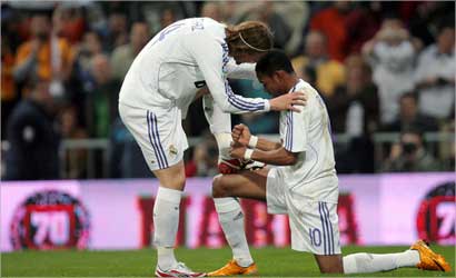 u0631u0648u0628u064au0646u064au0648 u064au0634u0643u0631 u0632u0645u064au0644u0647 u063au0648u062au064a u00abu0628u0637u0631u064au0642u062au0647 u0627u0644u062eu0627u0635u0629u00bb u0639u0644u0649 u0627u0644u062au0645u0631u064au0631u0629 u0627u0644u062au064a u0633u062cu0644 u0645u0646u0647u0627 u0627u0644u0623u0648u0644 u0647u062fu0641 u0627u0644u062au0642u062fu0645 u0641u064a u0645u0631u0645u0649 u0641u064au0627u0631u064au0627u0644                (u0627 u0641 u0628)