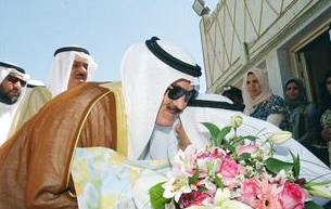 ورود لأحد المسنين