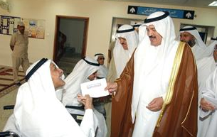 ... ومعايدة لآخر