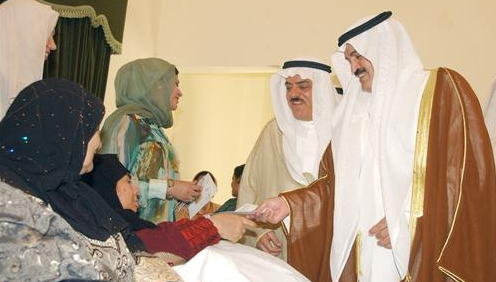 بدر الدويلة مهنئا نزيلات دور الرعاية