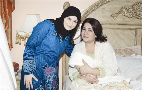 سعاد مع عبير الجندي في مشهد من المسلسل