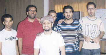 نصار النصار متوسطاً فريق العمل