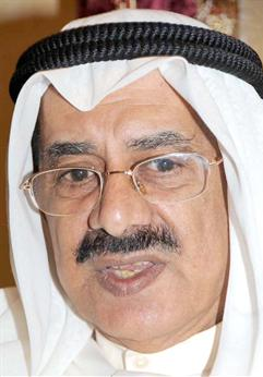 الدهيم مسترسلا بذكرياته	(تصوير جلال معوض)