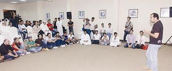 u062eu0627u0644u062f u0623u0645u064au0646 u0641u064a u0648u0631u0634u062au0647 u0627u0644u0641u0646u064au0629t (u062au0635u0648u064au0631 u0632u0643u0631u064au0627 u0639u0637u064au0629)