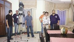 من أجواء فريق «الراي» العامل في لوكيشن التصوير