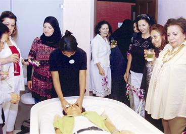 تجربة ممتعة لمساج أمواج البحر  	(تصوير مرهف حورية)