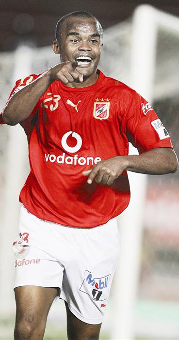 فيلافيو مبتسما