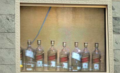 من صور زجاجات الخمر التي عرضت في المجلس امس