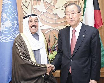 الأمير مصافحا بان كي مون