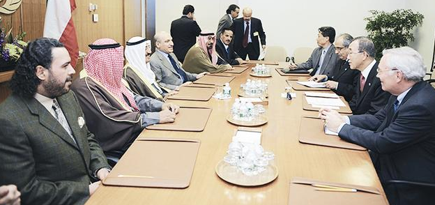 سموه مترئسا الاجتماع بحضور مشعل الاحمد ومحمد الصباح واحمد الفهد