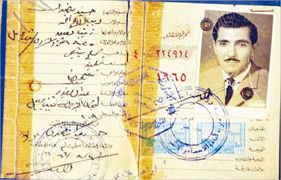 جواز السفر الذي أتى به مضافا مع والده