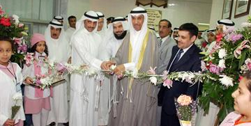 قص شريط الافتتاح