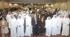 حشد من الحضور