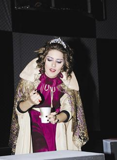 وهيا ممثلة في مسرحية «الملك لير» 