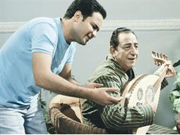 u0623u062du0645u062f u0631u0627u062au0628 u0641u064a u0645u0634u0647u062f u0645u0646 u0641u064au0644u0645 u00abu0627u0644u0645u0634 u0645u0647u0646u062fu0633 u062du0633u0646u00bbr