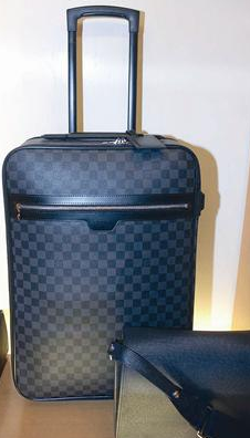 حقائب «لويس فويتون» المختلفة الأحجام