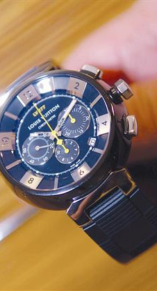 ساعة «فويتون» الخالدة 