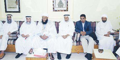 u062cu0627u0646u0628 u0645u0646 u0627u0644u0645u062du0627u0636u0631u0629 u0641u064a u062cu0645u0639u064au0629 u0627u0644u0627u0635u0644u0627u062dt (u062au0635u0648u064au0631 u0639u0644u064a u0627u0644u0633u0627u0644u0645)