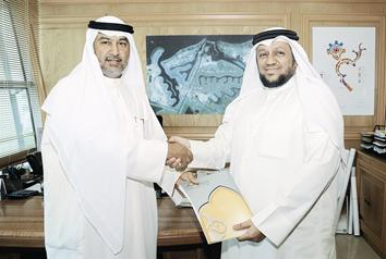 الحداد مصافحا بن علي عقب التوقيع