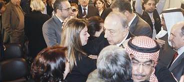 يعزون أسرة الراحل	(تصوير أسعد عبدالله)