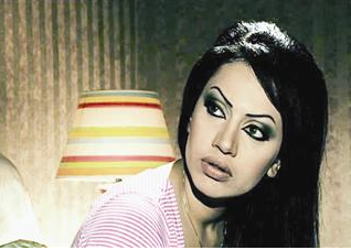 فوز الشطي ماكياج كثير في غرفة النوم... متى ترتاح بشرتك!