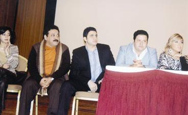 u0646u062cu0648u0645 u00abu0628u0644u0637u064au0629 u0627u0644u0639u0627u064au0645u0629u00bb u0623u062bu0646u0627u0621 u0646u062fu0648u0629 u0627u0644u0641u064au0644u0645r