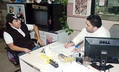 الشطي يتحدث للزميل حسين خليل