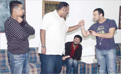 u0623u0648u0633 u0648u0623u064au0645u0646 u0648u0635u0631u0627u0639 u0627u0644u062au064au0627u0631u064au0646 u0645u0646 u0628u0631u0648u0641u0647 u0627u0644u0645u0633u0631u062du064au0629  (u062au0635u0648u064au0631 u0623u062du0645u062f u0639u0645u0627u062f)