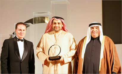 u0639u0627u064au0634 u064au062au0633u0644u0645 u062fu0631u0639 u0627u0644u062au0643u0631u064au0645