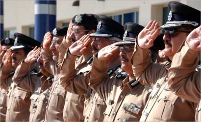 اللواء المهنا وكبار القيادات خلال حفل الإفتتاح (تصوير أحمد عماد وأسعد عبدالله)