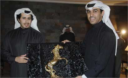 u0639u0628u062fu0627u0644u0644u0647 u062du0633u064au0646 u064au0642u062fu0645 u062fu0631u0639u0627u064b u062au0630u0643u0627u0631u064au0629 u0625u0644u0649 u0627u0644u062du0645u062f