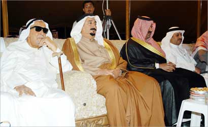 فيصل الدويش متوسطا عددا من الحضور