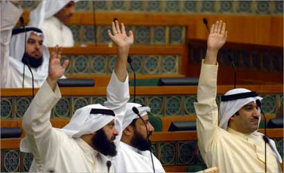 u0635u0648u0631 u0644u0646u0648u0627u0628 u064au0631u0641u0639u0648u0646 u0623u064au062fu064au0647u0645 u0628u0627u0644u0645u0648u0627u0641u0642u0629 u0639u0644u0649 u062au0634u0631u064au0639