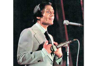 صوت عبدالحليم مميز بالدفء والعذوبة وصدق الاداء