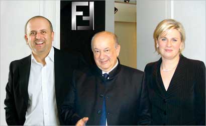 u0627u0633u0628u064au062au0647 u0645u0639 u0645u0633u0624u0648u0644u064a u00abu0641u0646u062fu064a u0643u0627u0633u0627u00bb u0639u0642u0628 u062au0648u0642u064au0639 u0627u0644u0639u0642u062f