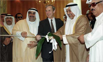 u0627u0644u0634u064au062e u0639u0644u064a u0627u0644u062cu0631u0627u062d u0648u0627u0644u0633u0641u064au0631 u0627u0644u0628u0631u064au0637u0627u0646u064a u064au0641u062au062au062du0627u0646 u0627u0644u0645u0639u0631u0636 u064au0631u0627u0641u0642u0647u0645u0627 u0628u0647u0628u0647u0627u0646u064a  (u062au0635u0648u064au0631 u0645u062du0645u062f u0634u0627u0641u064a)