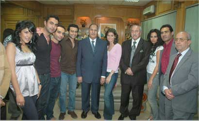 u0623u0633u0631u0629 u0639u0645u0644 u0641u064au0644u0645 u00abu0642u0628u0644u0627u062a u0645u0633u0631u0648u0642u0629u00bb u0627u062du062au0641u0627u0644u0627u064b u0628u0628u062fu0627u064au0629 u0627u0644u062au0635u0648u064au0631