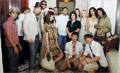 فريق عمل الجوثن مع العارضين  (تصوير دانيال هلال)