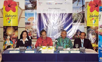 u062cu0627u0646u0628 u0645u0646 u0627u0644u0645u0624u062au0645u0631 u0627u0644u0635u062du0627u0641u064a  (u062au0635u0648u064au0631 u0639u0644u064a u0633u0627u0644u0645)