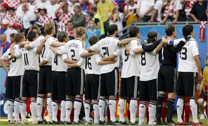 u0645u0646u062au062eu0628 u0623u0644u0645u0627u0646u064au0627 u0623u0645u0627u0645 u062au062du062f u0643u0628u064au0631 u0627u0644u064au0648u0645 u0641u064a u0645u0648u0627u062cu0647u062au0647 u0635u0627u062du0628 u0627u0644u0623u0631u0636 u0648u0627u0644u062cu0645u0647u0648u0631  (u0627u064a. u0628u064a. u0627u064au0647)