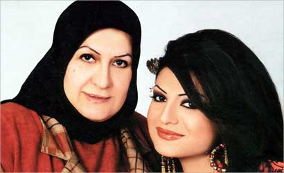 أمولة مع ست الحبايب والدتها