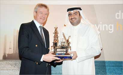 u062cu0646u0627u062du064a u064au0642u062fu0645 u0647u062fu064au0629 u062au0630u0643u0627u0631u064au0629 u0644u0631u0627u0624u0648u0644 u0644u064au0628u0644u0627u0646u0643