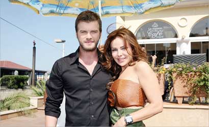 u0631u0648u0644u0627 u0633u0639u062f u0645u0639 u0645u0647u0646u062f u0628u0637u0644 u0645u0633u0644u0633u0644 u00abu0646u0648u0631u00bb